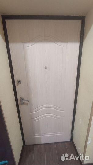 Дверь входная металлическая от застройщика