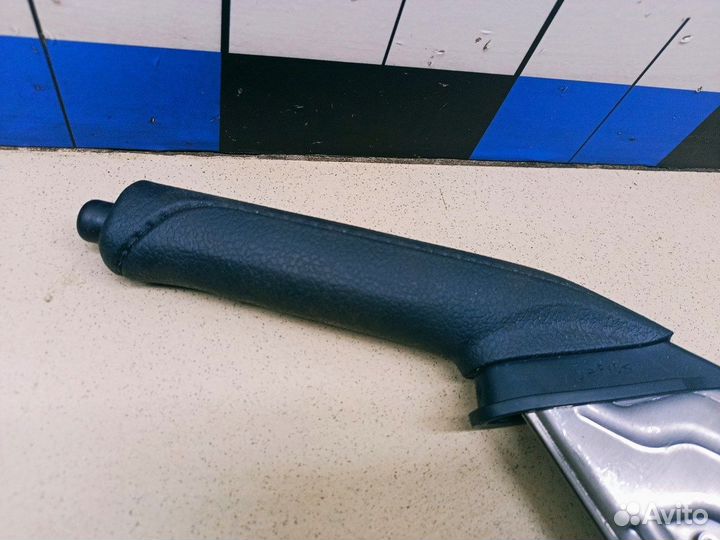 Рычаг стояночного тормоза RAV 4 2013