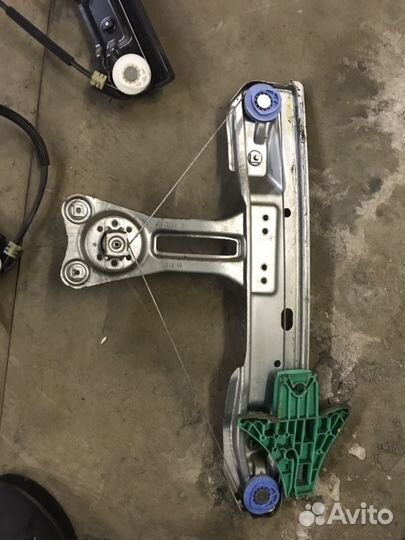 Стеклоподъемник задний левый Опель Астра J