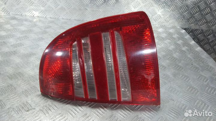 Фонарь 1SCX13404AA Skoda SuperB (2001-2008)