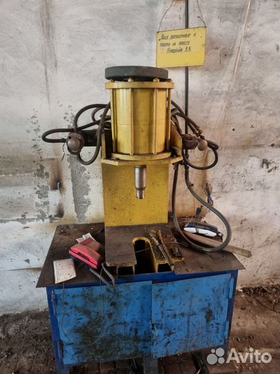 Пресс пневматический