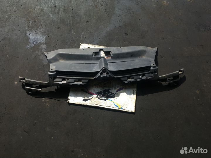 Ситроен С4 Облицовка замка капота