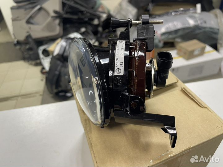 Противотуманка 5K0941700E Фольксваген tiguan