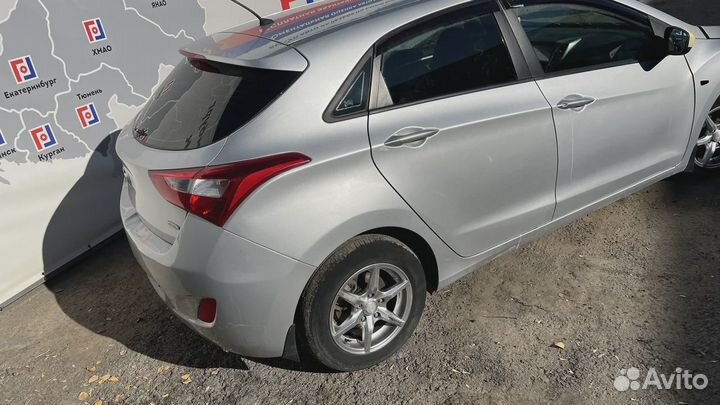 Обшивка двери передней правой Hyundai i30 (GD) 82302A6000RY