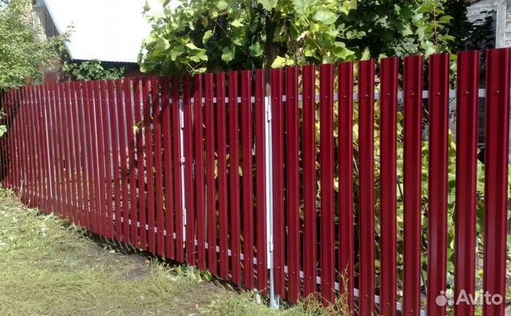 Забор из евроштакетника для дома под ключ