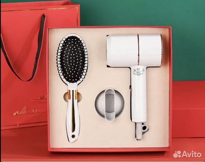 Подарочный набор фен и расческа