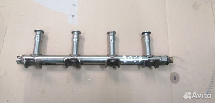 Рампа топливная Skoda 1.2 VAG 03F133320C