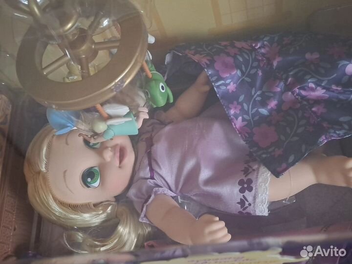 Малышка Рапунцель в колыбельке