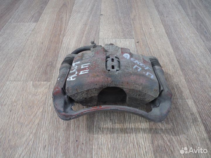 Суппорт передний правый Honda Acsot 1995