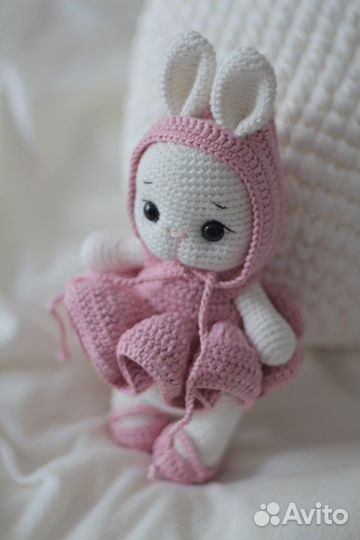 Вязаные игрушки зайка