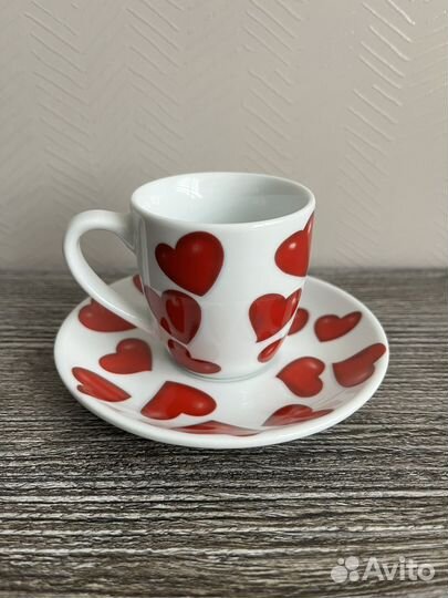 Заварочный чайник с чашкой, кофейные чашки