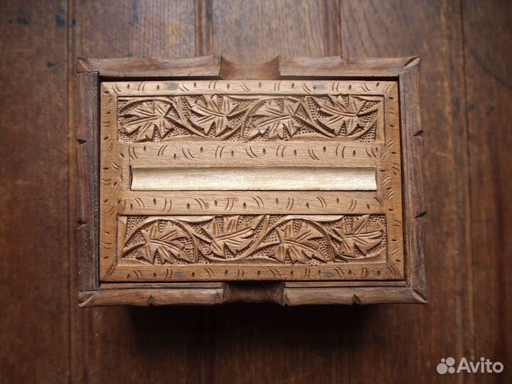 Сигаретница дерево резная