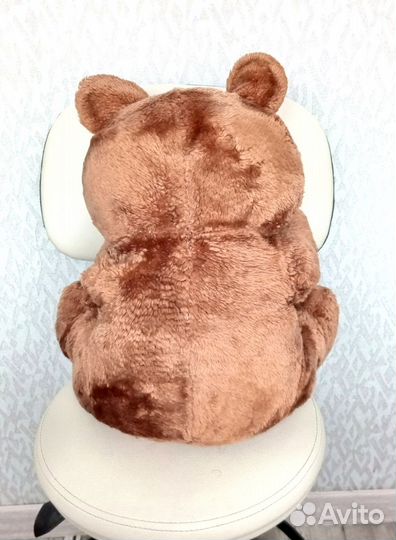 Большой плюшевый медвежонок