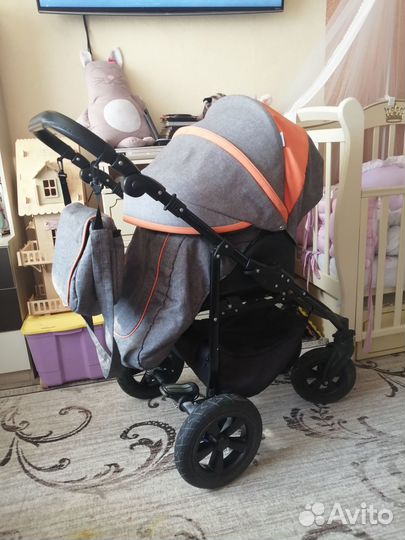 Прогулочная коляска с лыжами