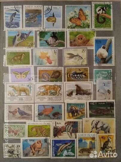 Альбом с почтовыми марками разных стран мира