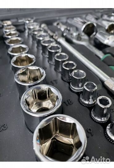 Набор инструментов, ключей, головок