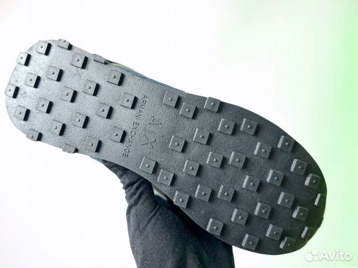 Кроссовки Armani эргономичные