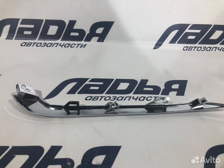 Молдинг бампера 21907 LADA granta 2 верхний правый (хром) Гранта седан