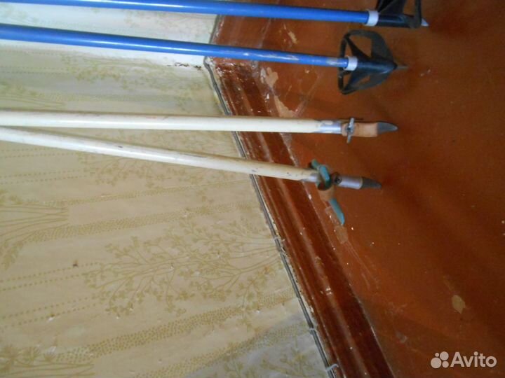 Лыжные палки с ботинками