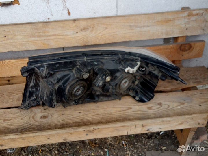 Фара правая 8113060D10 Тойота Лэнд Крузер 200