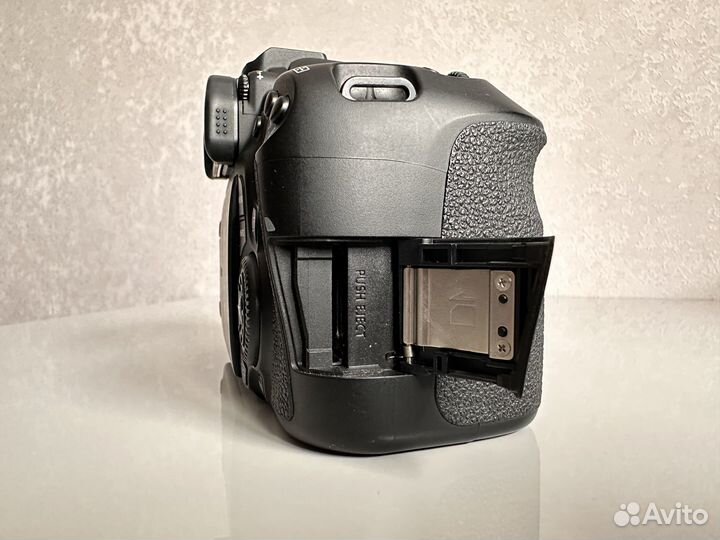 Зеркальный фотоаппарат canon 60d