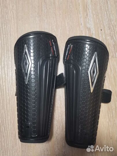 Щитки футбольные umbro