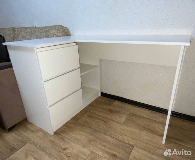 Стол угловой письменный в скандинавском стиле