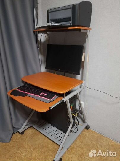 Компьютерный стол