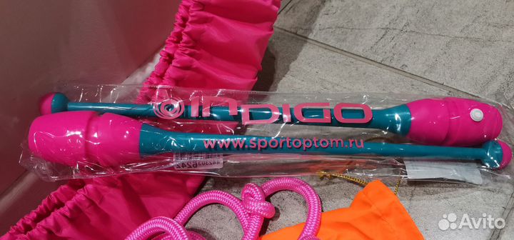 Булавы, шар, обруч, скакалка и костюм