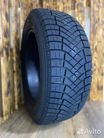 Pirelli Ice Zero FR 215/60 R16 99H