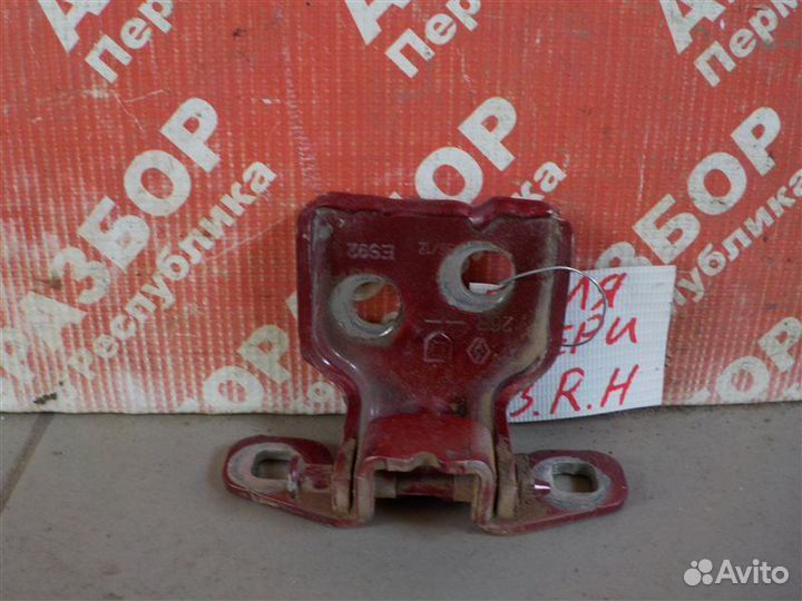 Петля двери нижняя задняя правая Renault Duster