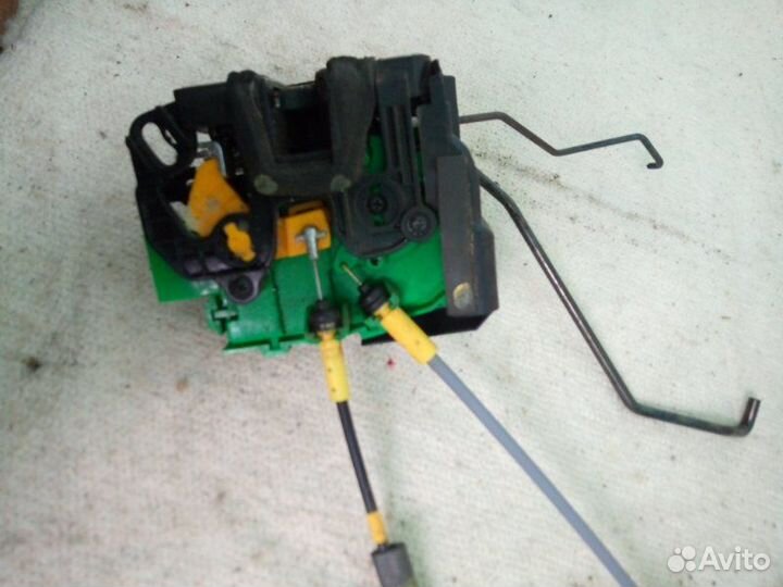 Замок двери передний левый Kia Rio 3 2011-2015