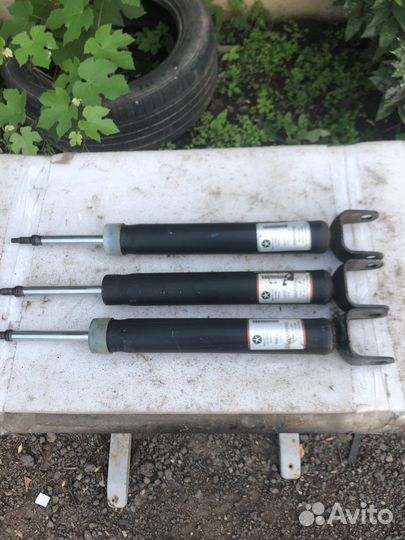 Амортизатор задний jeep grand cherokee WK2