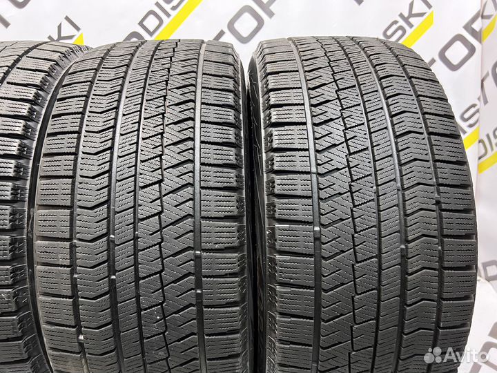 Bridgestone Blizzak VRX2 235/45 R17 99Q