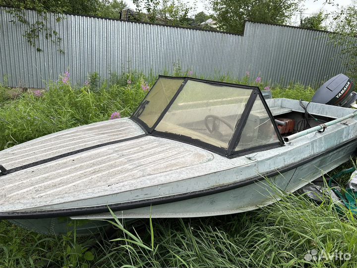 Лодка с двигателем