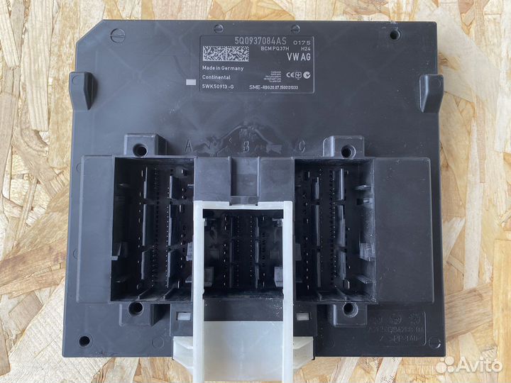 Блок комфорта BCM 5Q0937084AS Octavia III