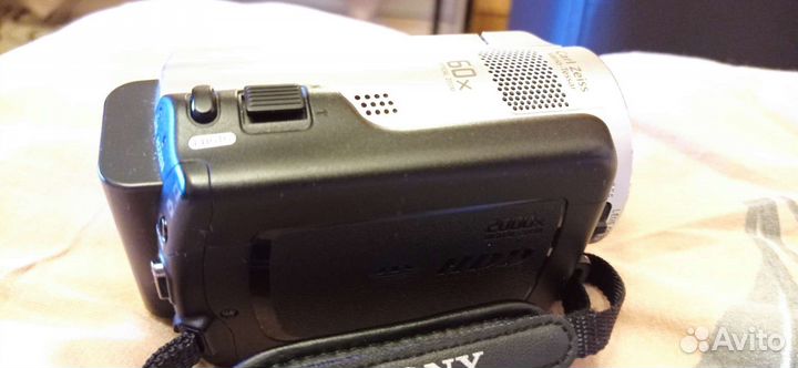 Видеокамера Sony SR47