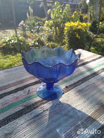 Красивая Конфетница кобальтовое стекло