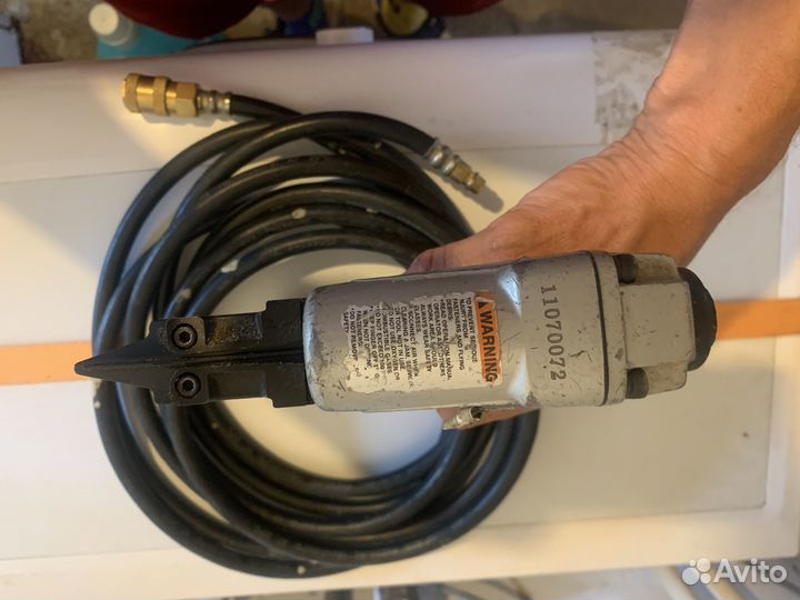 Нейлер шпилечник с компрессором