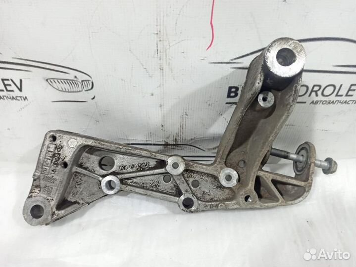 Кронштейн переднего рычага левый Golf Plus 2005-20