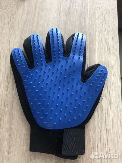 Перчатка для вычесывания шерсти