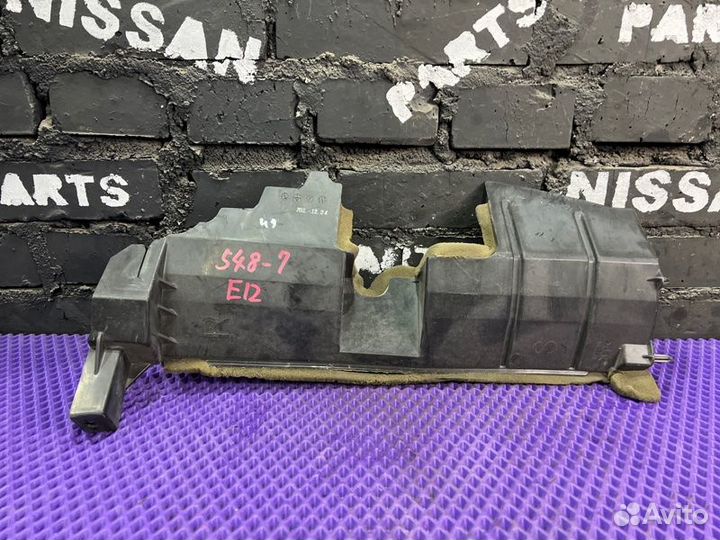 Дефлектор радиатора правый Nissan Note E12-060845