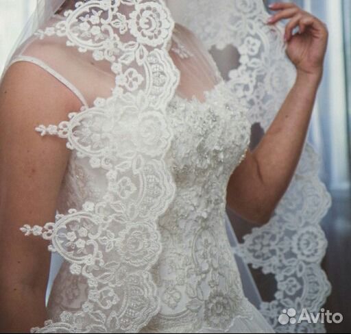 Свадебное платье со шлейфом