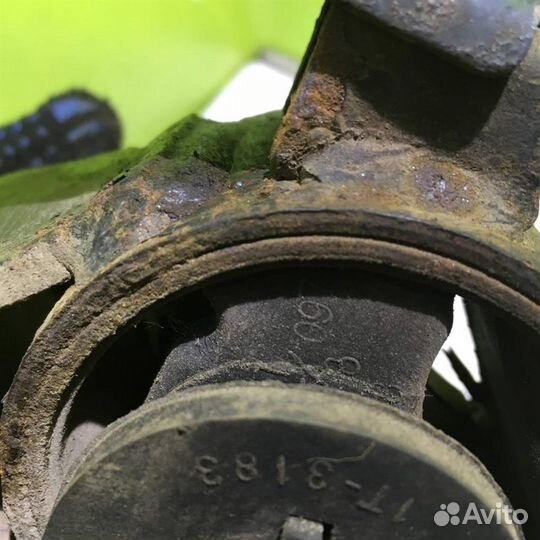 Опора кпп левая Тойота Королла Е100