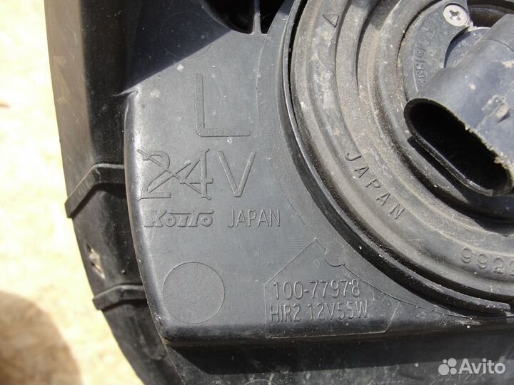 Фара левая Toyota Estima 2