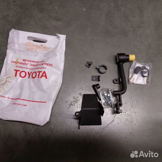 Toyota LC150 Замок на коробку оригинал PL1647K