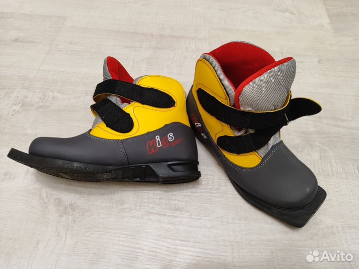 Лыжный комплект ботинки 35 р.+ лыжи 1.50 STC+палки