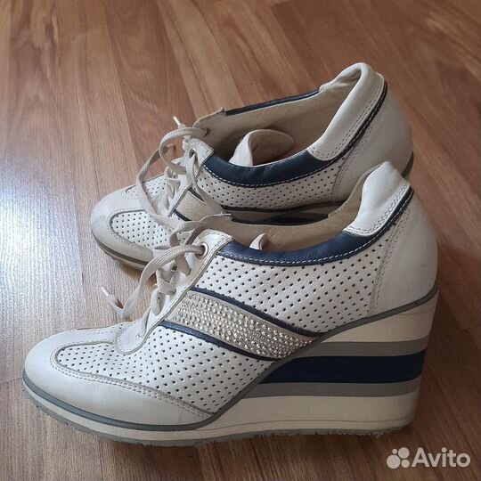 Женская обувь