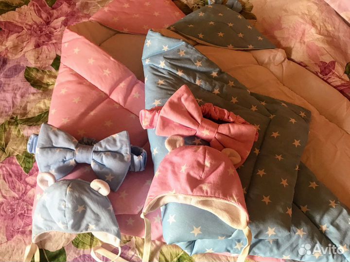 Одежда для девочки и мальчика из двойни на выписку