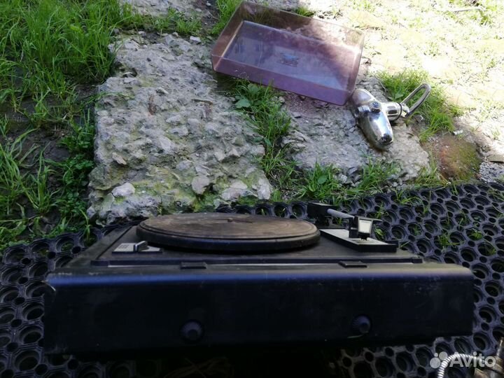 Праигрователь старинный провалов нету